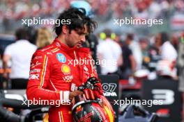 Carlos Sainz Jr (ESP) Ferrari in parc ferme. 19.05.2024. Formula 1 World Championship, Rd 7, Emilia Romagna Grand Prix, Imola, Italy, Race Day.