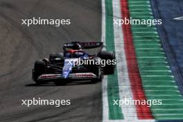 Daniel Ricciardo (AUS) RB VCARB 01. 19.05.2024. Formula 1 World Championship, Rd 7, Emilia Romagna Grand Prix, Imola, Italy, Race Day.
