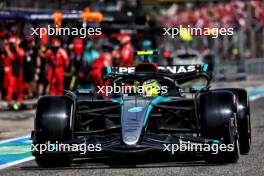 Lewis Hamilton (GBR) Mercedes AMG F1 W15 makes a pit stop. 19.05.2024. Formula 1 World Championship, Rd 7, Emilia Romagna Grand Prix, Imola, Italy, Race Day.