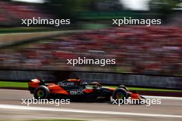 Oscar Piastri (AUS) McLaren MCL38. 19.05.2024. Formula 1 World Championship, Rd 7, Emilia Romagna Grand Prix, Imola, Italy, Race Day.