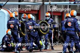 Williams Racing makes a pit stop. 19.05.2024. Formula 1 World Championship, Rd 7, Emilia Romagna Grand Prix, Imola, Italy, Race Day.