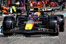 Max Verstappen (NLD) Red Bull Racing RB20 makes a pit stop. 19.05.2024. Formula 1 World Championship, Rd 7, Emilia Romagna Grand Prix, Imola, Italy, Race Day.