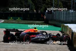Sergio Perez (MEX) Red Bull Racing RB20 crashed in the third practice session. 18.05.2024. Formula 1 World Championship, Rd 7, Emilia Romagna Grand Prix, Imola, Italy, Qualifying Day.