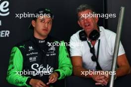 (L to R): Zhou Guanyu (CHN) Sauber with Graeme Lowdon (GBR). 18.05.2024. Formula 1 World Championship, Rd 7, Emilia Romagna Grand Prix, Imola, Italy, Qualifying Day.