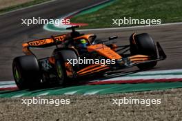 Oscar Piastri (AUS) McLaren MCL38. 18.05.2024. Formula 1 World Championship, Rd 7, Emilia Romagna Grand Prix, Imola, Italy, Qualifying Day.