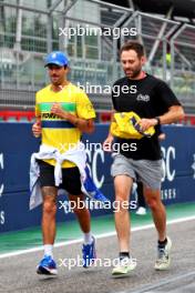 (L to R): Daniel Ricciardo (AUS) RB and Sam Village (GBR) - tribute run for Ayrton Senna and Roland Ratzenberger. 16.05.2024. Formula 1 World Championship, Rd 7, Emilia Romagna Grand Prix, Imola, Italy, Preparation Day.
