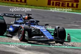 Alexander Albon (THA) Williams Racing FW46 runs wide. 30.08.2024. Formula 1 World Championship, Rd 16, Italian Grand Prix, Monza, Italy, Practice Day.