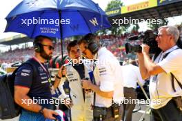 Franco Colapinto (ARG) Williams Racing with Gaetan Jego, Williams Racing Race Engineer on the grid. 01.09.2024. Formula 1 World Championship, Rd 16, Italian Grand Prix, Monza, Italy, Race Day.