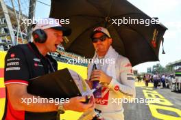 Nico Hulkenberg (GER) Haas F1 Team with Gary Gannon (GBR) Haas F1 Team Race Engineer on the grid. 01.09.2024. Formula 1 World Championship, Rd 16, Italian Grand Prix, Monza, Italy, Race Day.