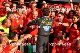 Race winner Charles Leclerc (MON) Ferrari celebrates with Frederic Vasseur (FRA) Ferrari Team Principal and the team. 01.09.2024. Formula 1 World Championship, Rd 16, Italian Grand Prix, Monza, Italy, Race Day.