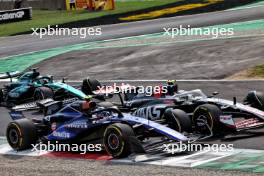 Franco Colapinto (ARG) Williams Racing FW46 battle for position with Nico Hulkenberg (GER) Haas VF-24. 01.09.2024. Formula 1 World Championship, Rd 16, Italian Grand Prix, Monza, Italy, Race Day.