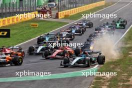 George Russell (GBR) Mercedes AMG F1 W15 runs wide at the start of the race.  01.09.2024. Formula 1 World Championship, Rd 16, Italian Grand Prix, Monza, Italy, Race Day.