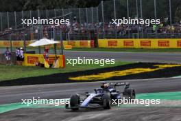 Alexander Albon (THA) Williams Racing FW46 runs wide. 01.09.2024. Formula 1 World Championship, Rd 16, Italian Grand Prix, Monza, Italy, Race Day.