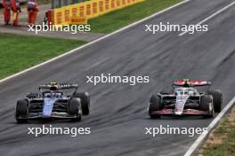 Franco Colapinto (ARG) Williams Racing FW46 and Nico Hulkenberg (GER) Haas VF-24 battle for position. 01.09.2024. Formula 1 World Championship, Rd 16, Italian Grand Prix, Monza, Italy, Race Day.