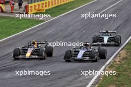 Sergio Perez (MEX) Red Bull Racing RB20 and Alexander Albon (THA) Williams Racing FW46 battle for position. 01.09.2024. Formula 1 World Championship, Rd 16, Italian Grand Prix, Monza, Italy, Race Day.