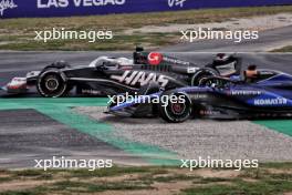 Kevin Magnussen (DEN) Haas VF-24 and Alexander Albon (THA) Williams Racing FW46 battle for position. 01.09.2024. Formula 1 World Championship, Rd 16, Italian Grand Prix, Monza, Italy, Race Day.