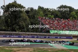 Pierre Gasly (FRA) Alpine F1 Team A524 leads team mate Esteban Ocon (FRA) Alpine F1 Team A524. 01.09.2024. Formula 1 World Championship, Rd 16, Italian Grand Prix, Monza, Italy, Race Day.