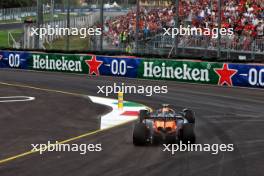 Lando Norris (GBR) McLaren MCL38 runs wide and takes the escape route. 01.09.2024. Formula 1 World Championship, Rd 16, Italian Grand Prix, Monza, Italy, Race Day.