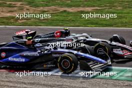 Franco Colapinto (ARG) Williams Racing FW46 battle for position with Nico Hulkenberg (GER) Haas VF-24. 01.09.2024. Formula 1 World Championship, Rd 16, Italian Grand Prix, Monza, Italy, Race Day.