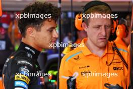 (L to R): Lando Norris (GBR) McLaren with Andrew Jarvis (GBR) McLaren Performance Engineer.  31.08.2024. Formula 1 World Championship, Rd 16, Italian Grand Prix, Monza, Italy, Qualifying Day.