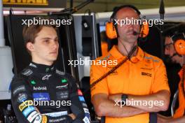 (L to R): Oscar Piastri (AUS) McLaren with Tom Stallard (GBR) McLaren Race Engineer. 31.08.2024. Formula 1 World Championship, Rd 16, Italian Grand Prix, Monza, Italy, Qualifying Day.