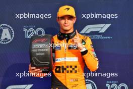 Lando Norris (GBR) McLaren with the Pirelli Pole Position Award in qualifying parc ferme. 31.08.2024. Formula 1 World Championship, Rd 16, Italian Grand Prix, Monza, Italy, Qualifying Day.