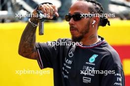 Lewis Hamilton (GBR) Mercedes AMG F1 on the drivers' parade with a Camcorder. 01.09.2024. Formula 1 World Championship, Rd 16, Italian Grand Prix, Monza, Italy, Race Day.