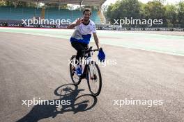 Daniel Ricciardo (AUS) RB rides the circuit. 29.08.2024. Formula 1 World Championship, Rd 16, Italian Grand Prix, Monza, Italy, Preparation Day.