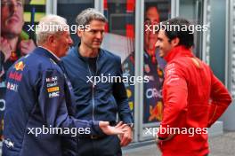 Dr Helmut Marko (AUT) Red Bull Motorsport Consultant (Left) with Carlos Sainz Jr (ESP) Ferrari (Right). 05.04.2024. Formula 1 World Championship, Rd 4, Japanese Grand Prix, Suzuka, Japan, Practice Day.