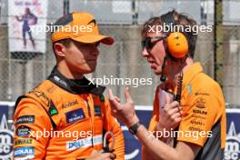 (L to R): Lando Norris (GBR) McLaren with William Joseph (GBR) McLaren Race Engineer on the grid. 07.04.2024. Formula 1 World Championship, Rd 4, Japanese Grand Prix, Suzuka, Japan, Race Day.