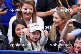 Kelly Piquet (BRA) and her daughter Penelope in parc ferme. 07.04.2024. Formula 1 World Championship, Rd 4, Japanese Grand Prix, Suzuka, Japan, Race Day.