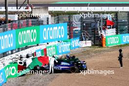 Daniel Ricciardo (AUS) RB VCARB 01 and Alexander Albon (THA) Williams Racing FW46 crashed at the start of the race. 07.04.2024. Formula 1 World Championship, Rd 4, Japanese Grand Prix, Suzuka, Japan, Race Day.