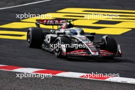 Nico Hulkenberg (GER) Haas VF-24 runs wide. 07.04.2024. Formula 1 World Championship, Rd 4, Japanese Grand Prix, Suzuka, Japan, Race Day.