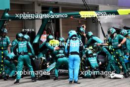 Fernando Alonso (ESP) Aston Martin F1 Team AMR24 makes a pit stop. 07.04.2024. Formula 1 World Championship, Rd 4, Japanese Grand Prix, Suzuka, Japan, Race Day.