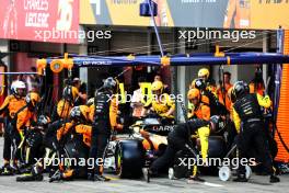 Oscar Piastri (AUS) McLaren MCL38 makes a pit stop. 07.04.2024. Formula 1 World Championship, Rd 4, Japanese Grand Prix, Suzuka, Japan, Race Day.