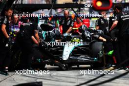 Lewis Hamilton (GBR) Mercedes AMG F1 W15 practices a pit stop. 06.04.2024. Formula 1 World Championship, Rd 4, Japanese Grand Prix, Suzuka, Japan, Qualifying Day.