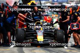 Max Verstappen (NLD) Red Bull Racing RB20 practices a pit stop. 06.04.2024. Formula 1 World Championship, Rd 4, Japanese Grand Prix, Suzuka, Japan, Qualifying Day.