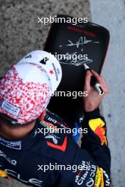 Max Verstappen (NLD) Red Bull Racing with the Pirelli Pole Position Award in qualifying parc ferme. 06.04.2024. Formula 1 World Championship, Rd 4, Japanese Grand Prix, Suzuka, Japan, Qualifying Day.