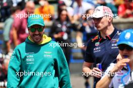 (L to R): Fernando Alonso (ESP) Aston Martin F1 Team and Max Verstappen (NLD) Red Bull Racing on the drivers' parade. 07.04.2024. Formula 1 World Championship, Rd 4, Japanese Grand Prix, Suzuka, Japan, Race Day.