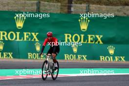 Carlos Sainz Jr (ESP) Ferrari rides the circuit. 04.04.2024. Formula 1 World Championship, Rd 4, Japanese Grand Prix, Suzuka, Japan, Preparation Day.