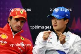 (L to R): Carlos Sainz Jr (ESP) Ferrari and Yuki Tsunoda (JPN) RB in the FIA Press Conference. 04.04.2024. Formula 1 World Championship, Rd 4, Japanese Grand Prix, Suzuka, Japan, Preparation Day.