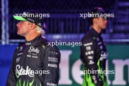 (L to R): Valtteri Bottas (FIN) Sauber with team mate Zhou Guanyu (CHN) Sauber. 20.11.2024. Formula 1 World Championship, Rd 22, Las Vegas Grand Prix, Las Vegas, Nevada, USA, Preparation Day.