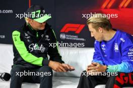 (L to R): Valtteri Bottas (FIN) Sauber and Liam Lawson (NZL) RB in the FIA Press Conference. 20.11.2024. Formula 1 World Championship, Rd 22, Las Vegas Grand Prix, Las Vegas, Nevada, USA, Preparation Day.