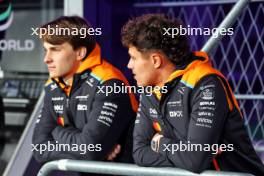 Lando Norris (GBR) McLaren with team mate Oscar Piastri (AUS) McLaren. 20.11.2024. Formula 1 World Championship, Rd 22, Las Vegas Grand Prix, Las Vegas, Nevada, USA, Preparation Day.