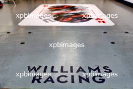 Williams Racing pit garage floor - Playing card. 20.11.2024. Formula 1 World Championship, Rd 22, Las Vegas Grand Prix, Las Vegas, Nevada, USA, Preparation Day.