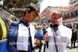 (L to R): Alexander Albon (THA) Williams Racing with James Urwin (GBR) Williams Racing Race Engineer on the grid. 26.05.2024. Formula 1 World Championship, Rd 8, Monaco Grand Prix, Monte Carlo, Monaco, Race Day.