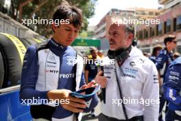 (L to R): Alexander Albon (THA) Williams Racing with James Urwin (GBR) Williams Racing Race Engineer on the grid. 26.05.2024. Formula 1 World Championship, Rd 8, Monaco Grand Prix, Monte Carlo, Monaco, Race Day.