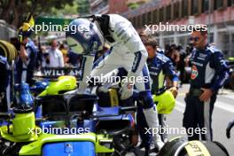 Alexander Albon (THA) Williams Racing FW46 on the grid. 26.05.2024. Formula 1 World Championship, Rd 8, Monaco Grand Prix, Monte Carlo, Monaco, Race Day.
