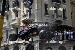 The Red Bull Racing RB20 of Sergio Perez (MEX) Red Bull Racing is craned from the circuit after the race stopping start crash. 26.05.2024. Formula 1 World Championship, Rd 8, Monaco Grand Prix, Monte Carlo, Monaco, Race Day.