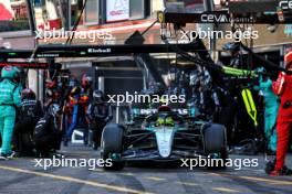 Lewis Hamilton (GBR) Mercedes AMG F1 W15 makes a pit stop. 26.05.2024. Formula 1 World Championship, Rd 8, Monaco Grand Prix, Monte Carlo, Monaco, Race Day.